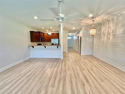 2nd image of 16 W Shady Oaks Ln Unit B