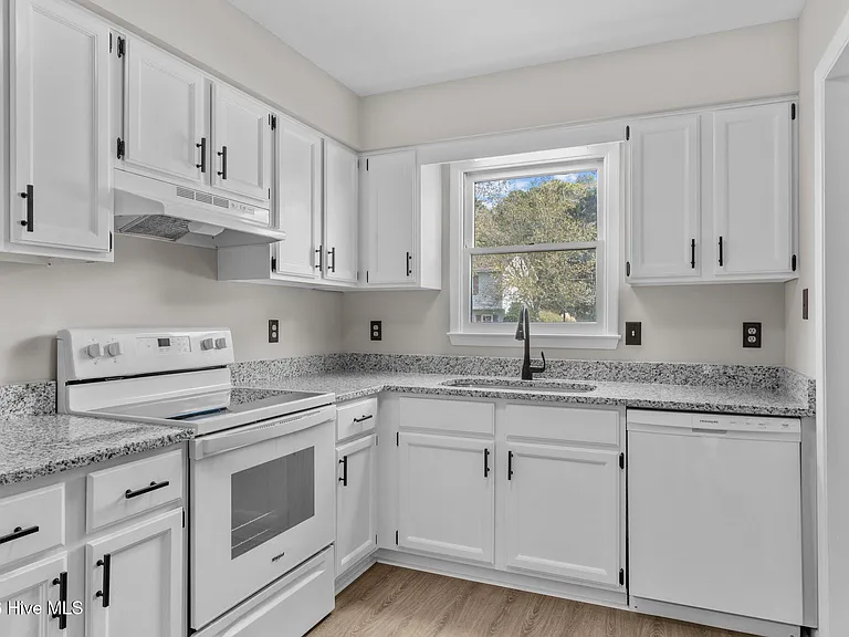 L48 Port West Ct #4D — Photo 10