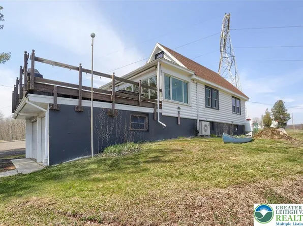 623 Brockton Mountain Dr, Barnesville, PA 18214