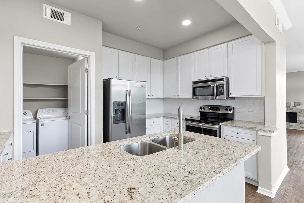 Waters Edge Apartment Homes — Photo 2