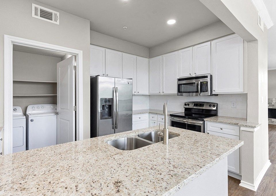 Waters Edge Apartments in Georgetown, TX