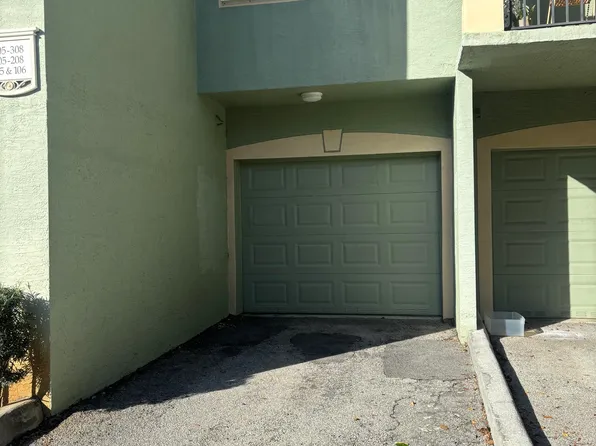 350 Crestwood Cir APT 106, Royal Palm Beach, FL 33411
