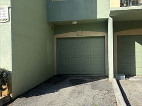 350 Crestwood Cir, Royal Palm Beach, FL