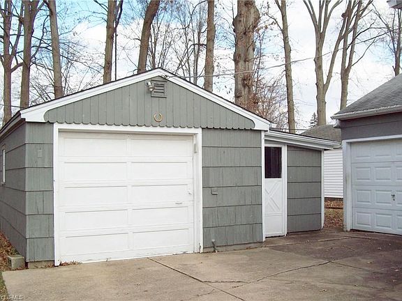 2nd image of 1702 Bradford St NW