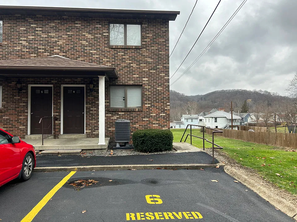 606 Hill St #6