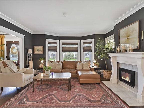 4th image of 1660 Robinwood Ave