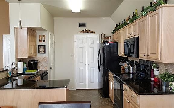 3rd image of 504 Creek Ct