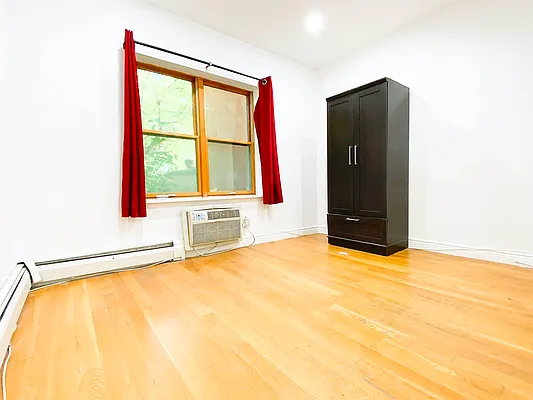 Rented by Bond New York | media 31