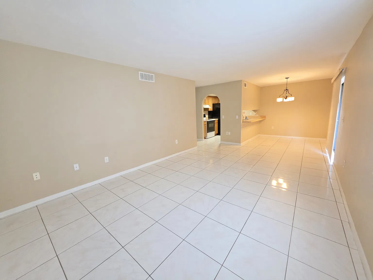 2 bed, 1.5 bath, 955 sqft, $1,250 — Photo 2