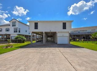 330 Admiral Cir, Tiki Island, TX 77554