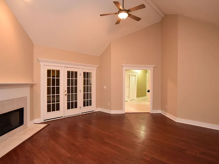 362 Bristol Way — Photo 4