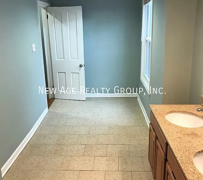 244 W Girard Ave #2 — Photo 20