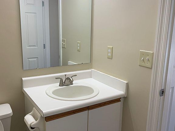First floor guest half bathroom (1)