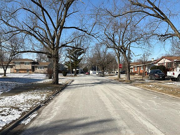 5th image of 2939 E 190th St