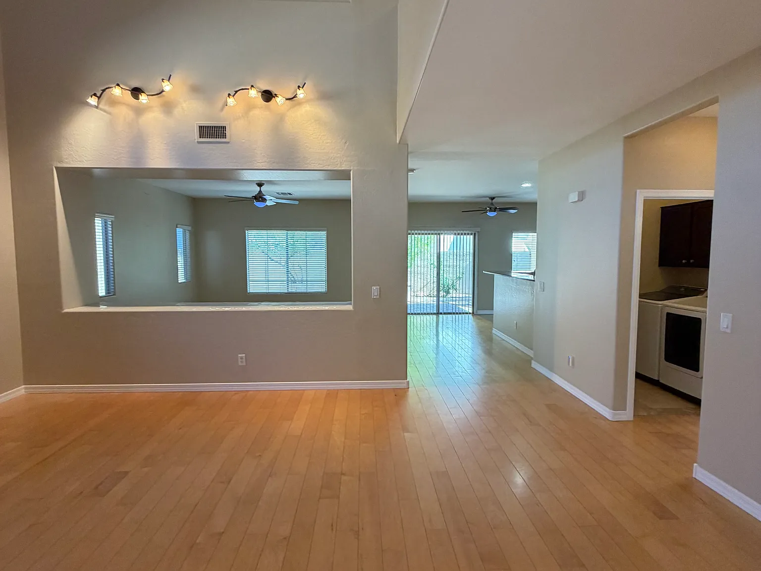 4 bed, 2053 sqft, $2,500 — Photo 3