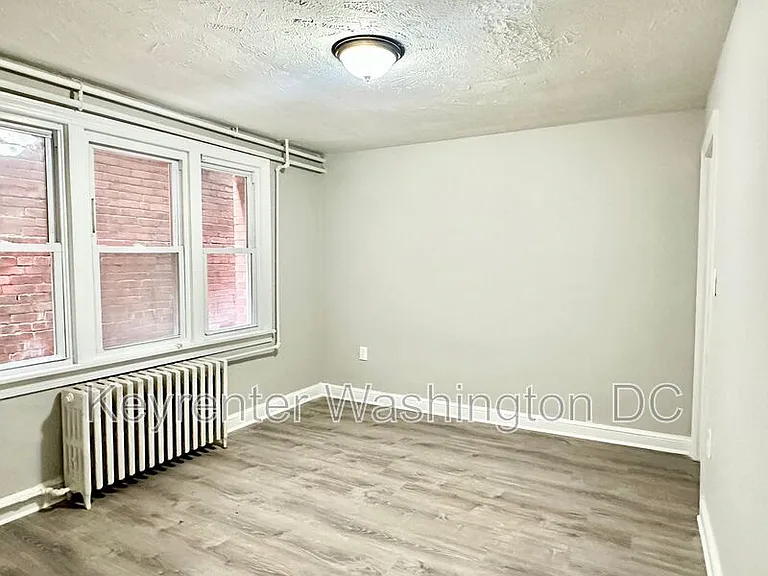 943 Bonifant St #5 — Photo 12
