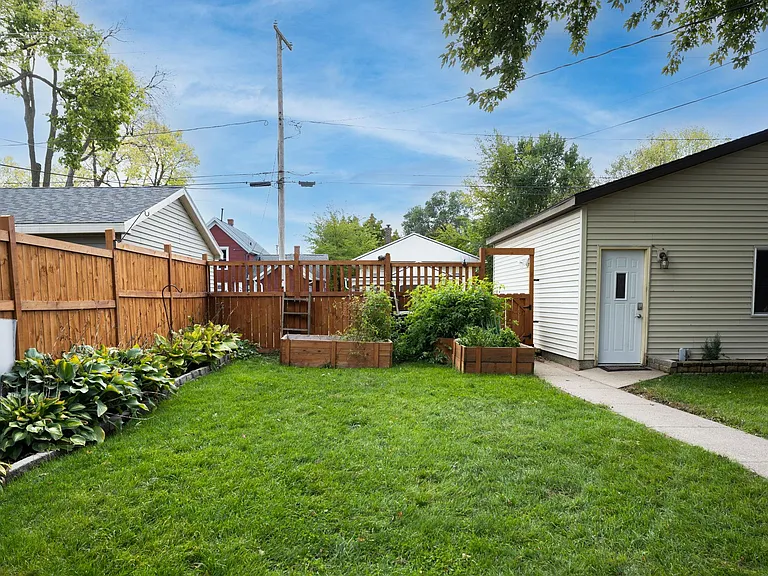 1240 Denton St — Photo 26