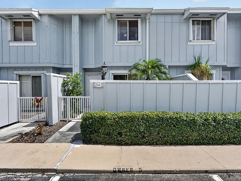 6254 Riverwalk Ln #5 — Photo 2