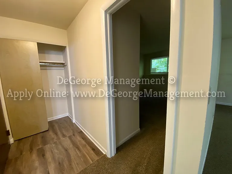 Woodside Court Apartments — Photo 27