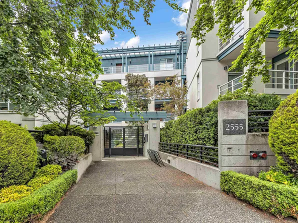 2555 W 4th Ave #203, Vancouver, BC V6K 1P5