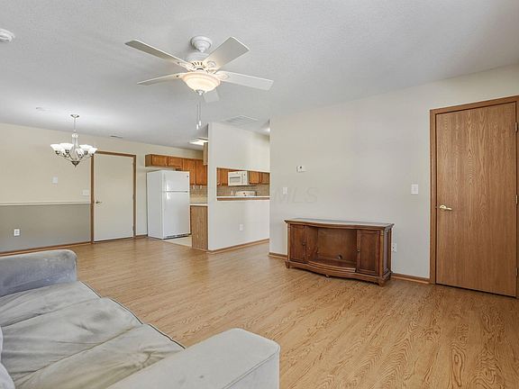 5th image of 233 Wildwood Ct