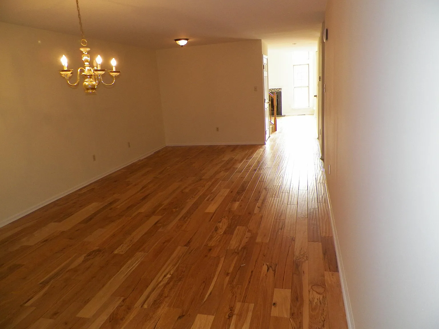3 bed, 2.5 bath, 1912 sqft, $2,900 — Photo 3