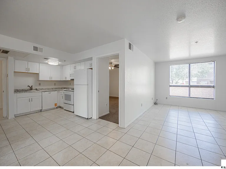 16033 N 25th St #102 — Photo 7