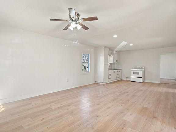3rd image of 1307 S Grand Ave