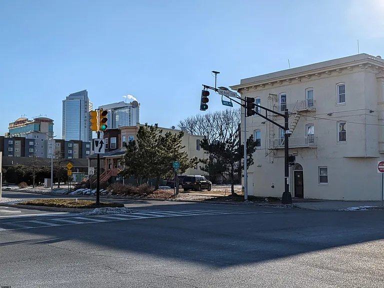 46 N Connecticut Ave — Photo 23