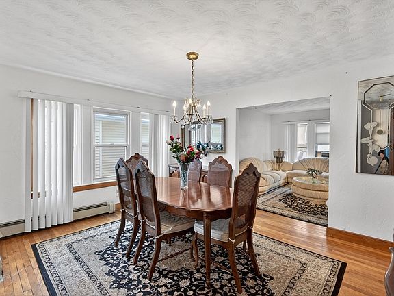 5th image of 53 Sycamore St