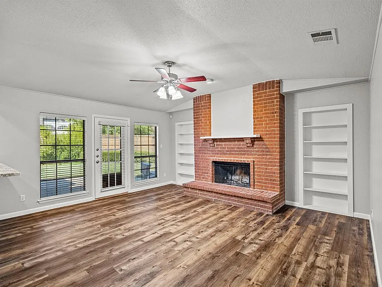 4219 Harvest Point Dr — Photo 3