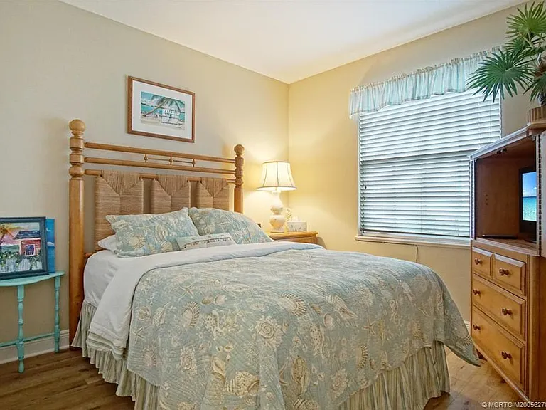 3736 NE Indian River Dr — Photo 13