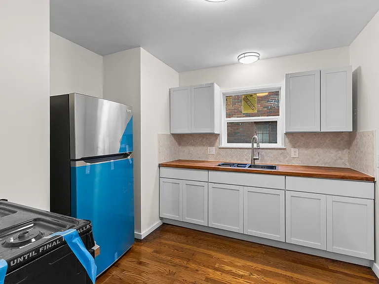 16520 Baylis St #2 — Photo 4