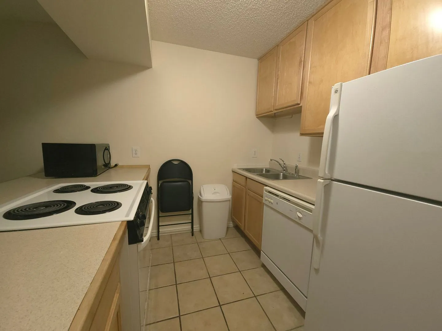 Two Mile Creek, Fresh and Modern Second Floor Condo — Photo 2