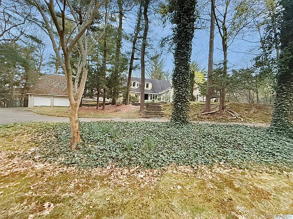 3rd image of 8 Woodstock Court
