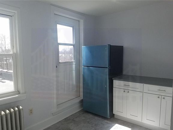 3rd image of 160 Elm Ave