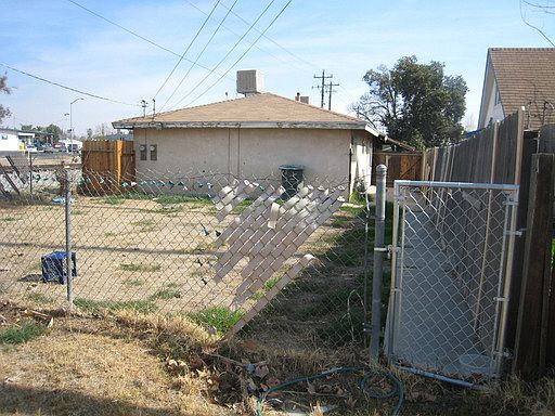 2nd image of 1407 Yosemite Dr