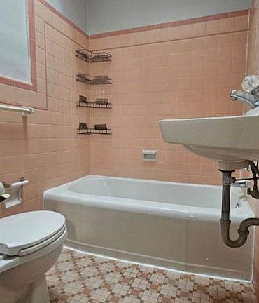 5th image of 354 Devereaux Ave Floor 2