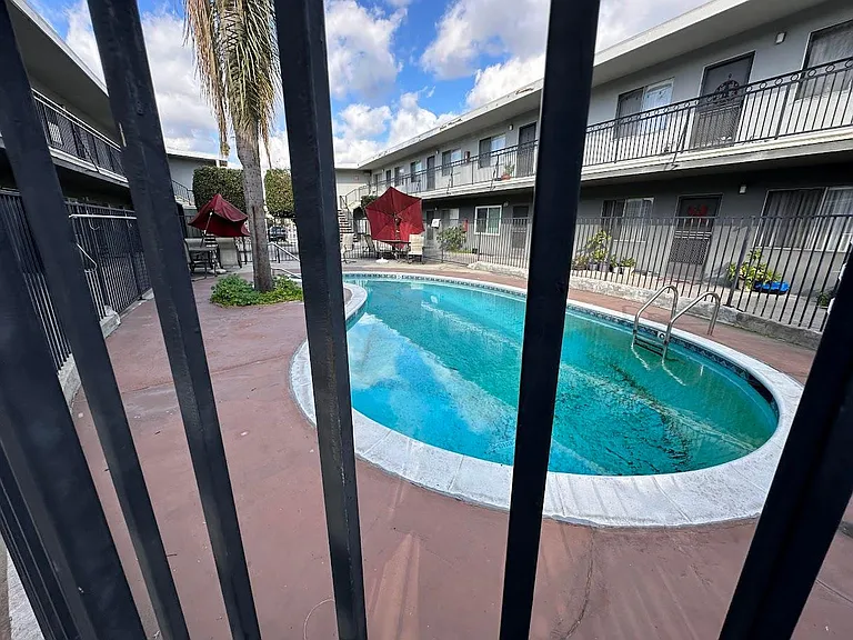 The Palms Apartments — Photo 7