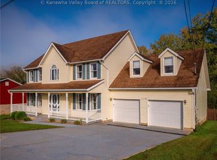 115 Rosewood Dr, Hurricane, WV 25526