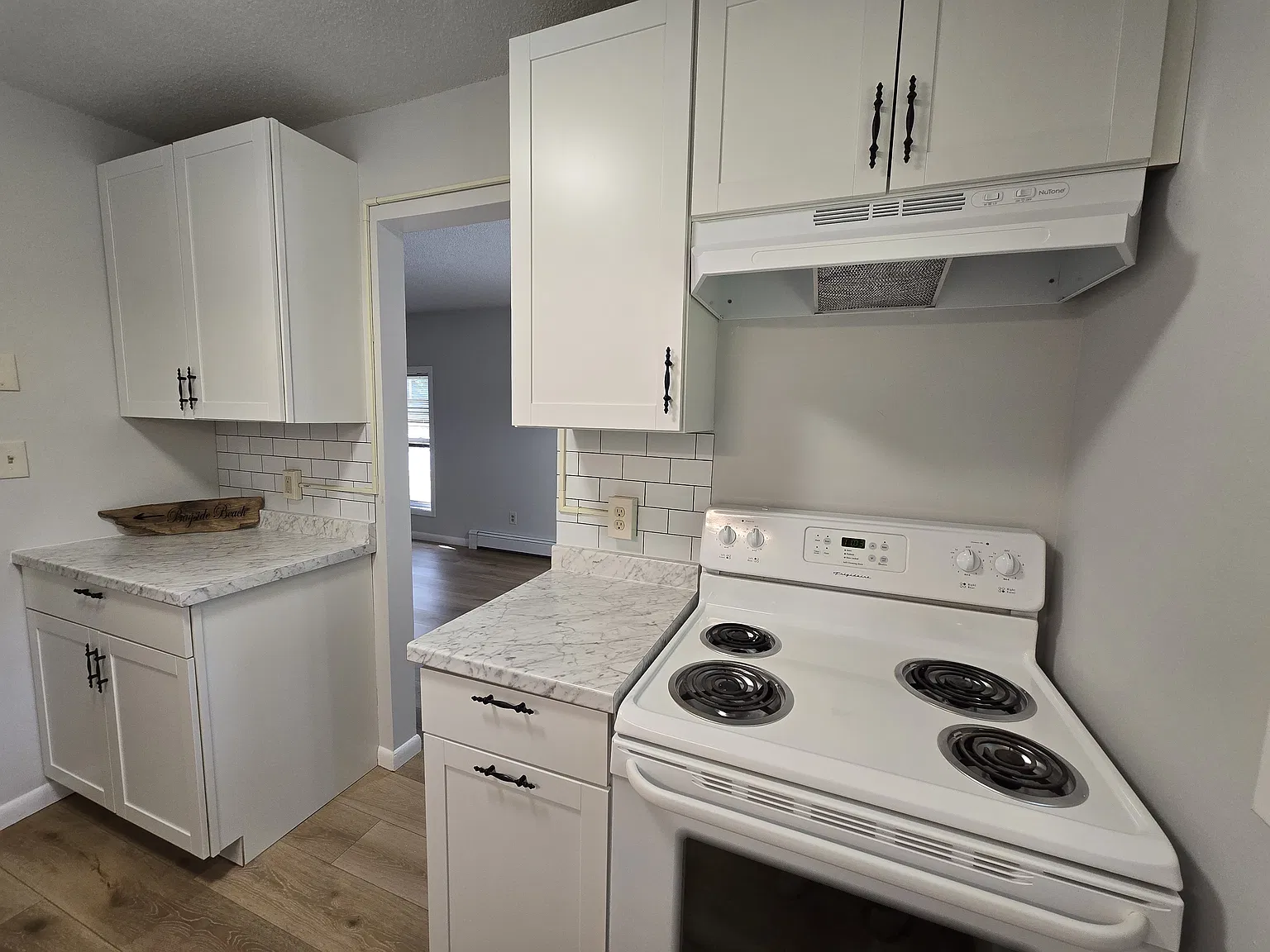 2 bed, 750 sqft, $2,300 — Photo 2