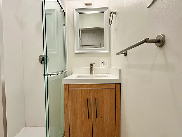457 Green St #B — Photo 4