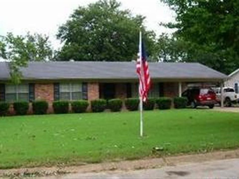 1st image of 2605 Ivy Dr