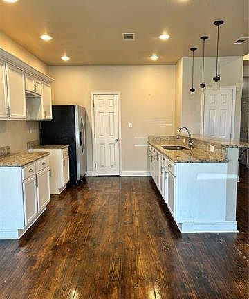 3rd image of 4538 Congress Dr