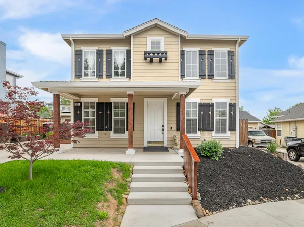 323 Nutcrest Ct, Oakdale, CA 95361
