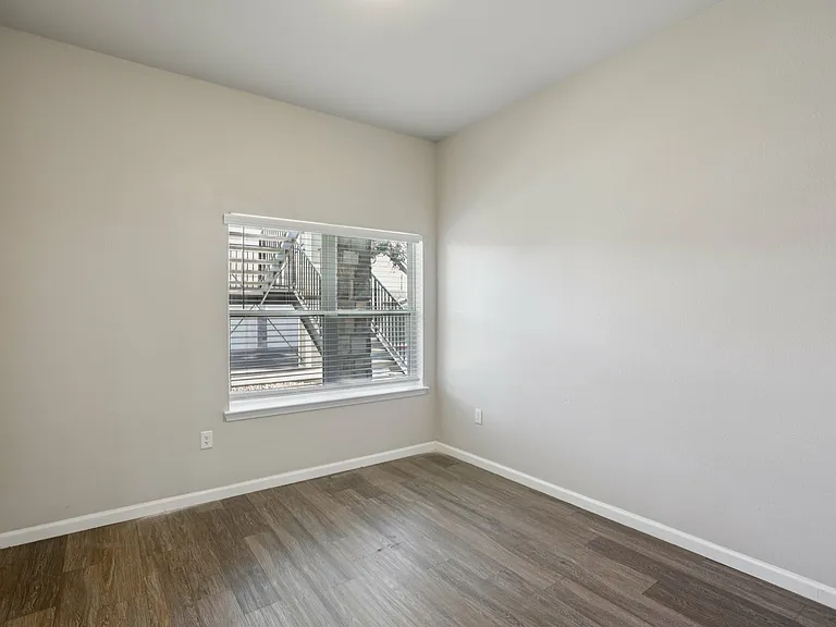 Horseshoe Apartments — Photo 20