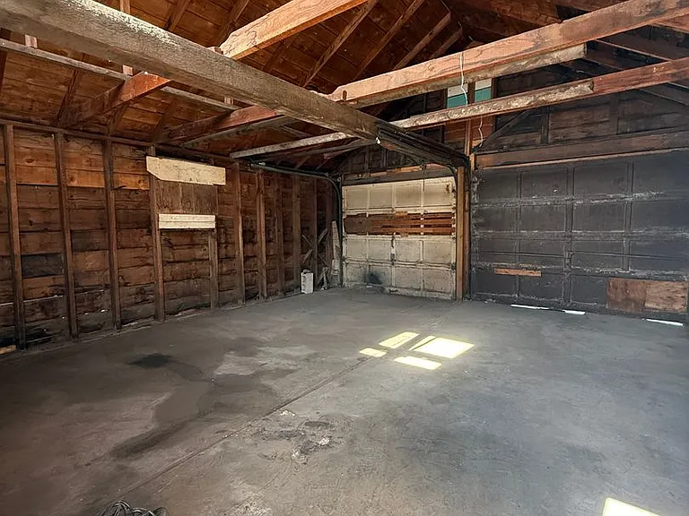 2551 S Main St — Photo 21