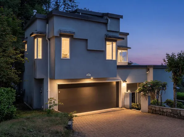 2617 Westhill Way, West Vancouver, BC V7S 3G9