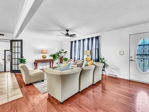 3rd image of 209 Sewell Dr