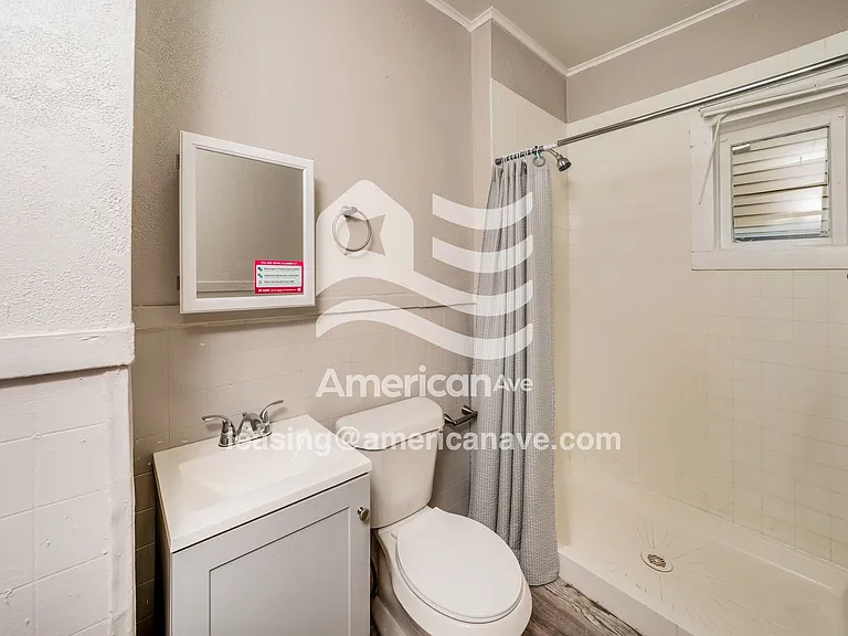 1375473_011_main_bathroom_13801779.jpg
